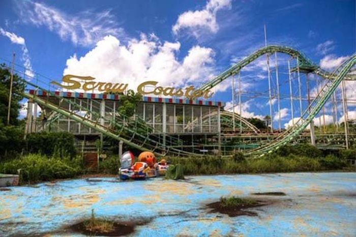 Theme Parks Get Creepy When They're Abandoned (62 pics)