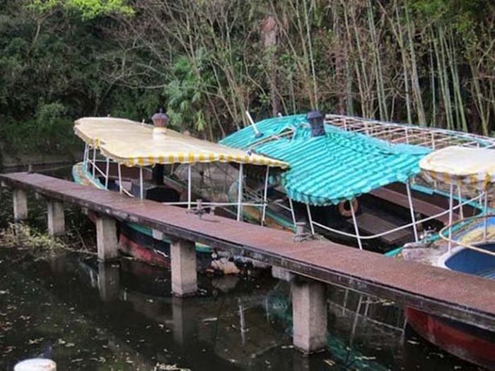 Theme Parks Get Creepy When They're Abandoned (62 pics)