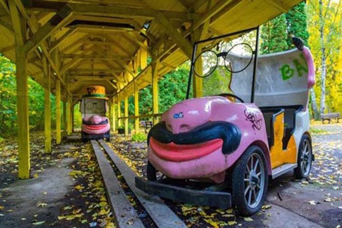 Theme Parks Get Creepy When They're Abandoned (62 pics)