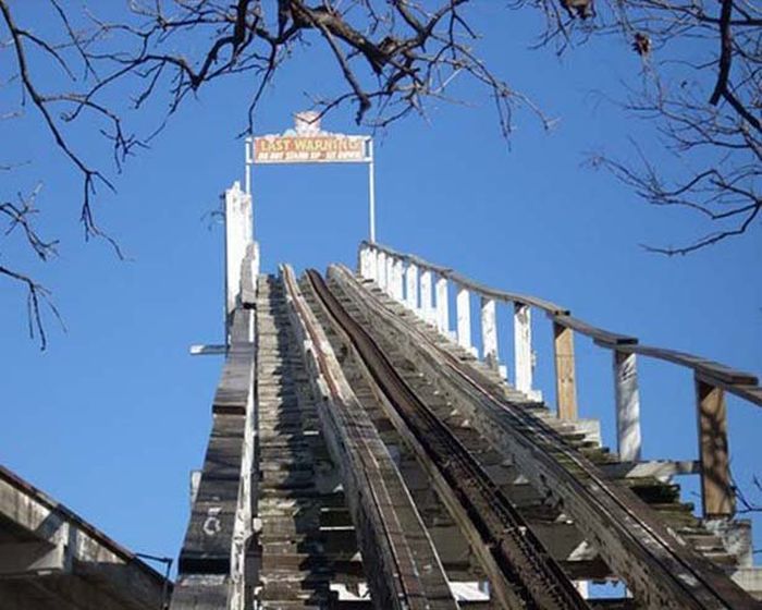 Theme Parks Get Creepy When They're Abandoned (62 pics)