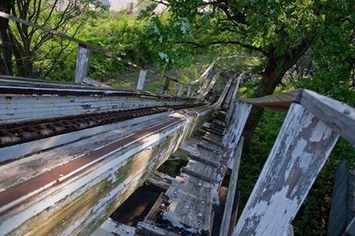 Theme Parks Get Creepy When They're Abandoned (62 pics)