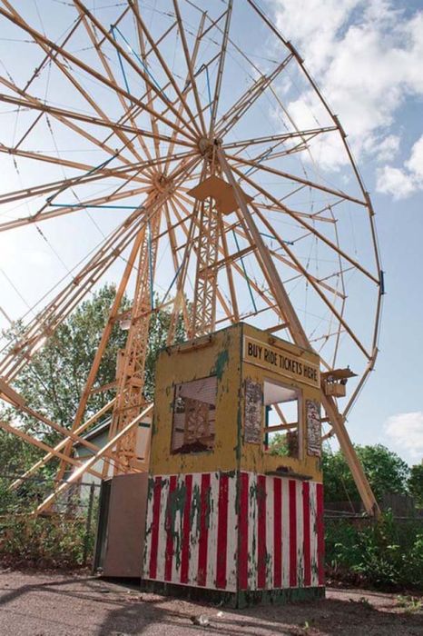 Theme Parks Get Creepy When They're Abandoned (62 pics)