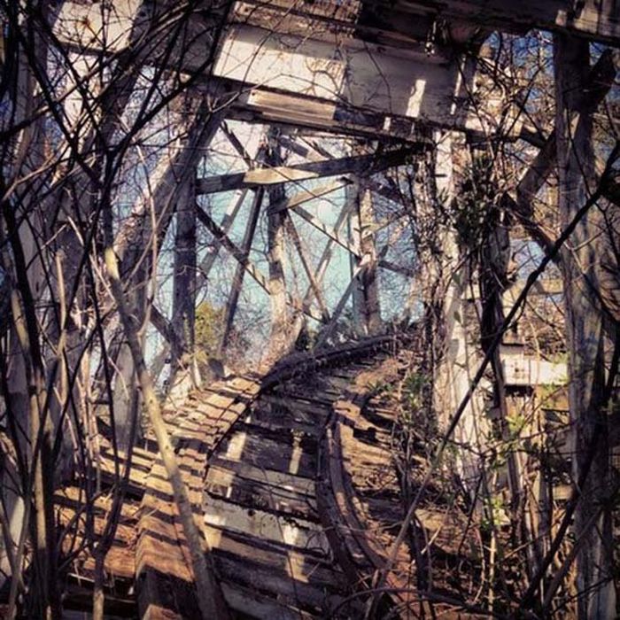 Theme Parks Get Creepy When They're Abandoned (62 pics)