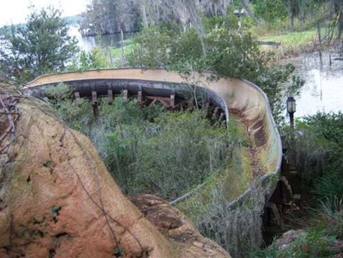 Theme Parks Get Creepy When They're Abandoned (62 pics)