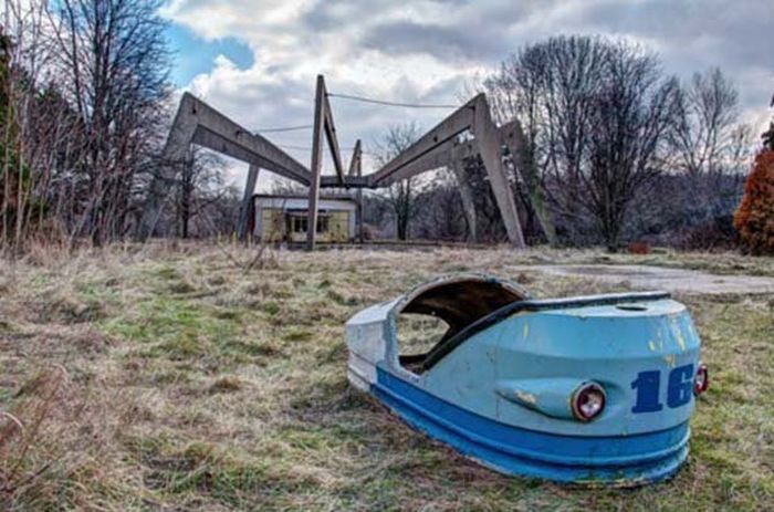 Theme Parks Get Creepy When They're Abandoned (62 pics)