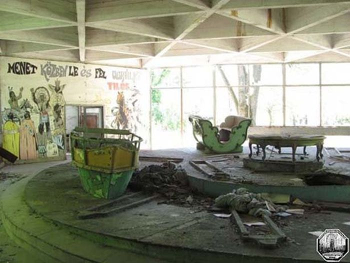 Theme Parks Get Creepy When They're Abandoned (62 pics)