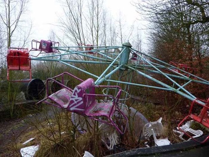 Theme Parks Get Creepy When They're Abandoned (62 pics)