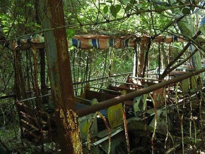 Theme Parks Get Creepy When They're Abandoned (62 pics)