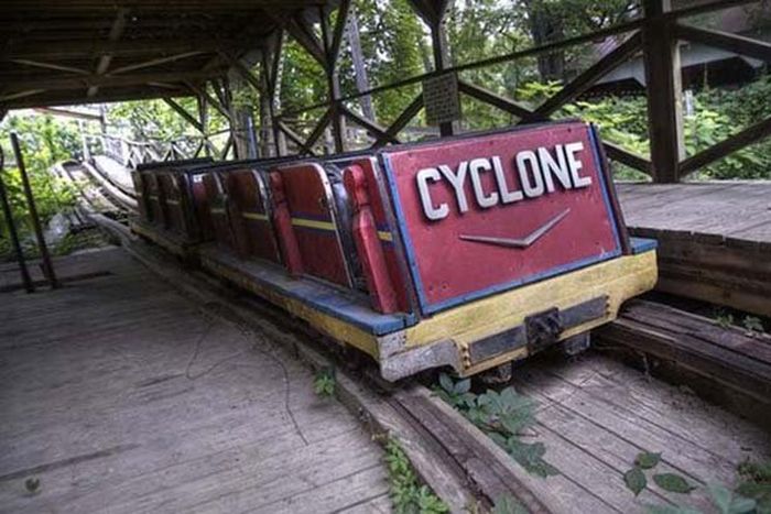 Theme Parks Get Creepy When They're Abandoned (62 pics)