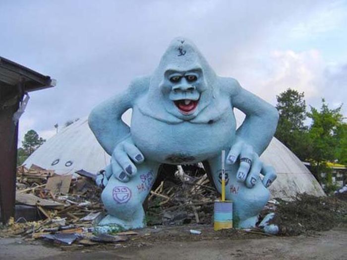 Theme Parks Get Creepy When They're Abandoned (62 pics)