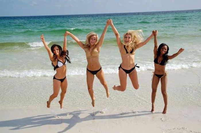 Gorgeous Girls Travel In Groups (42 pics)