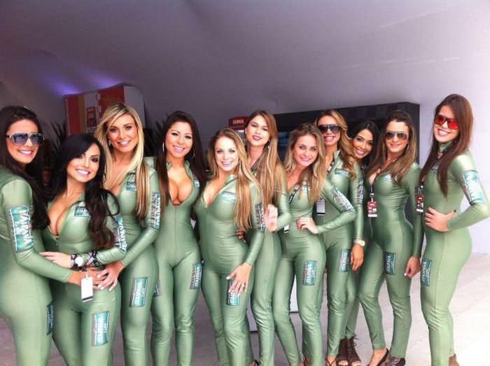 Gorgeous Girls Travel In Groups (42 pics)