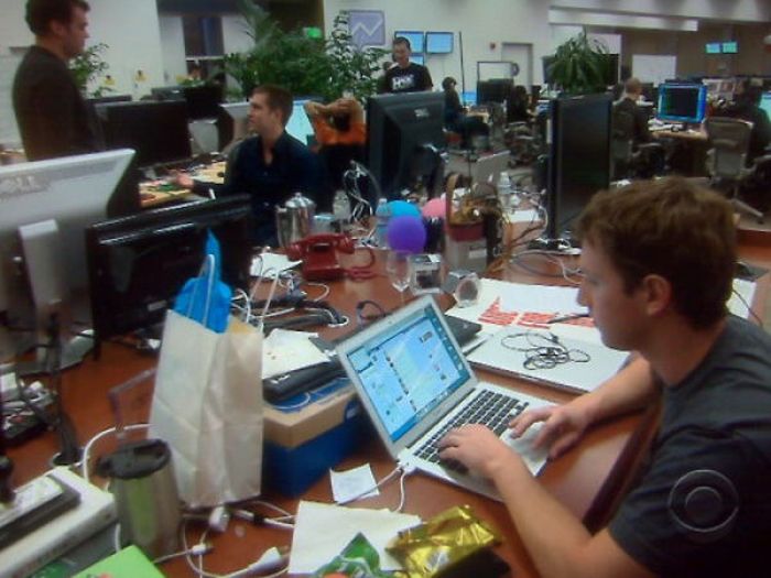 Workspaces Where Geniuses Get The Job Done (42 pics) Workspaces Where Geniuses Get The Job Done (42 pics)