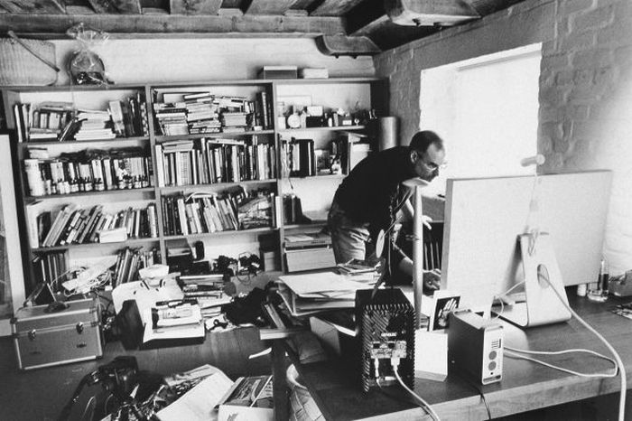 Workspaces Where Geniuses Get The Job Done (42 pics) Workspaces Where Geniuses Get The Job Done (42 pics)