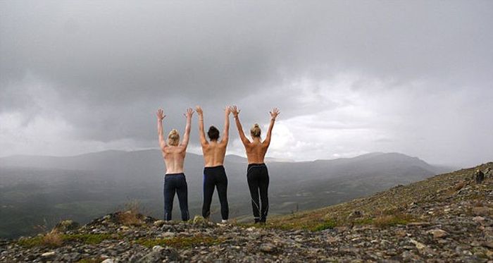 Topless Tourists Travel The World 43 Pics