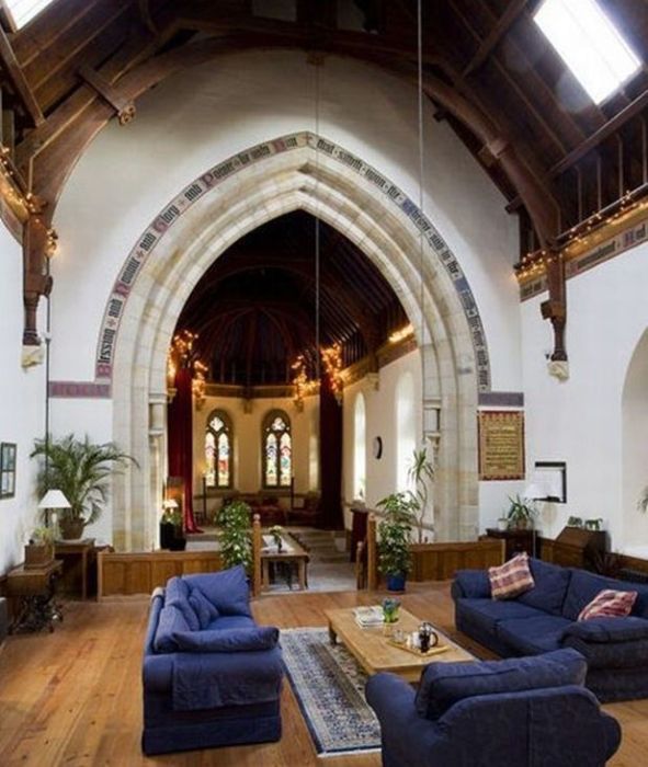 Church Gets Converted Into A Beautiful Home (12 pics)
