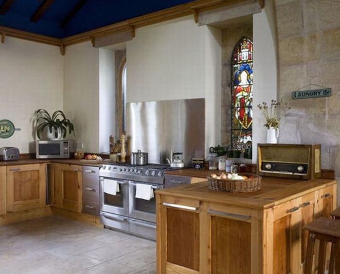 Church Gets Converted Into A Beautiful Home (12 pics)