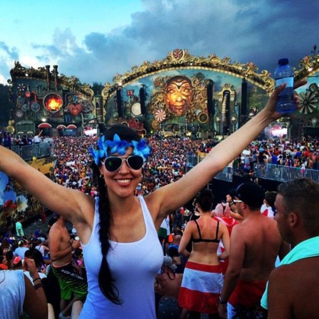 The Beautiful Babes From Tomorrowland 2014 (44 pics)