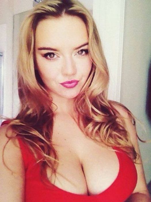 The Best Busty Women You're Going To See Today (49 pics)