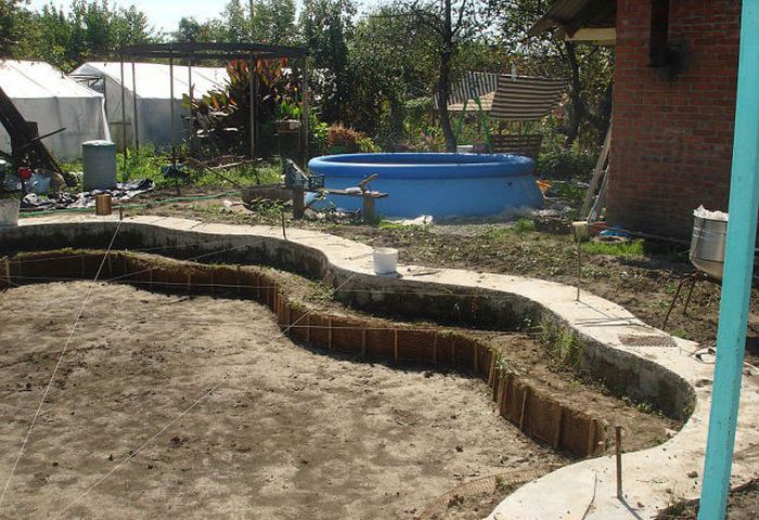 Custom Built DIY Swimming Pool (20 pics)