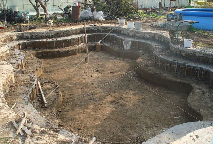 Custom Built DIY Swimming Pool (20 pics)