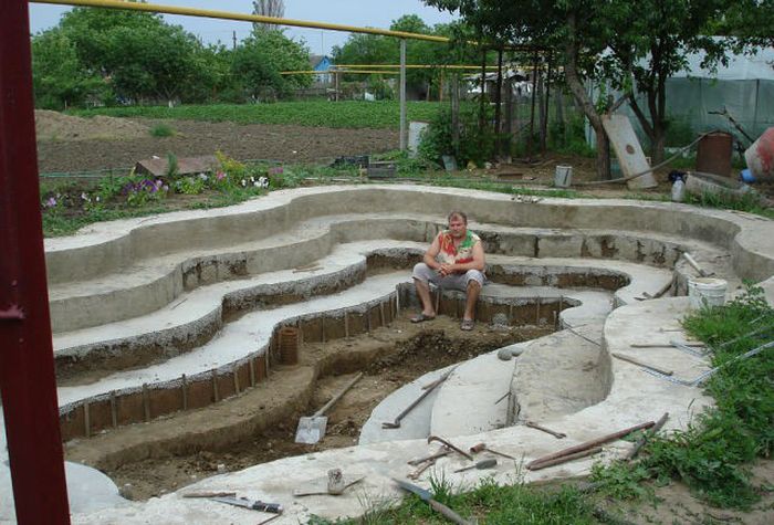 Custom Built DIY Swimming Pool (20 pics)