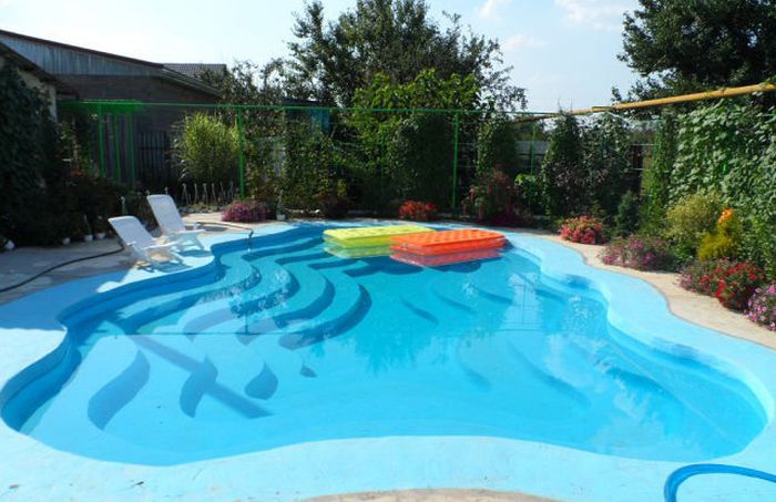 Custom Built DIY Swimming Pool (20 pics)