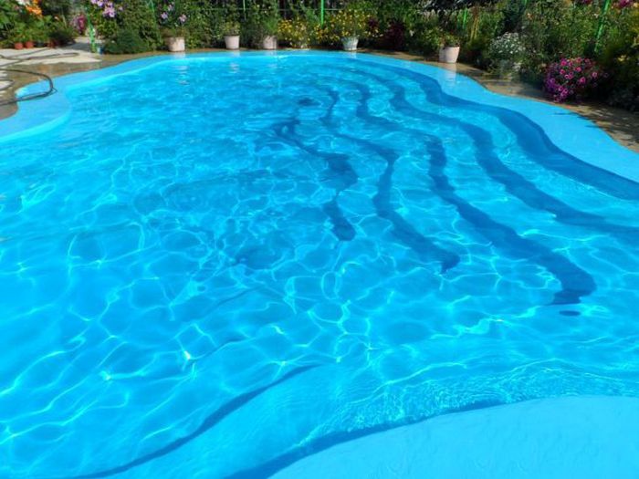 Custom Built DIY Swimming Pool (20 pics)