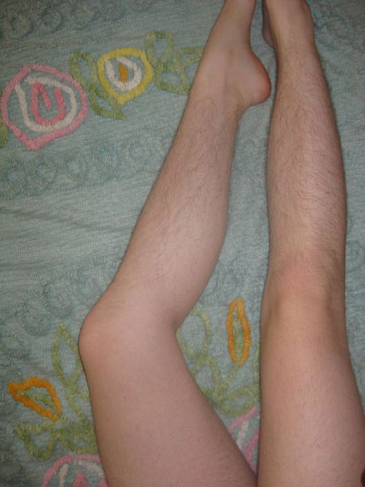 Women Showing Off Their Hairy Legs (25 pics)
