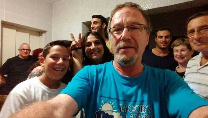 Bomb Shelter Selfies Are Now A Thing (20 pics)
