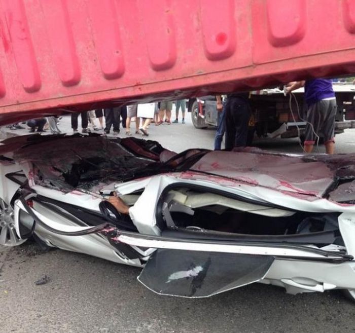 Car Gets Squashed By A Container Truck (9 pics)
