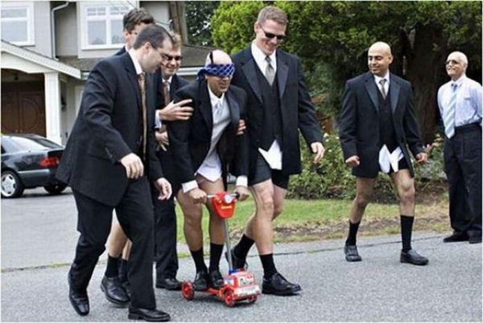 Groomsmen Photos With A Twist (21 pics)