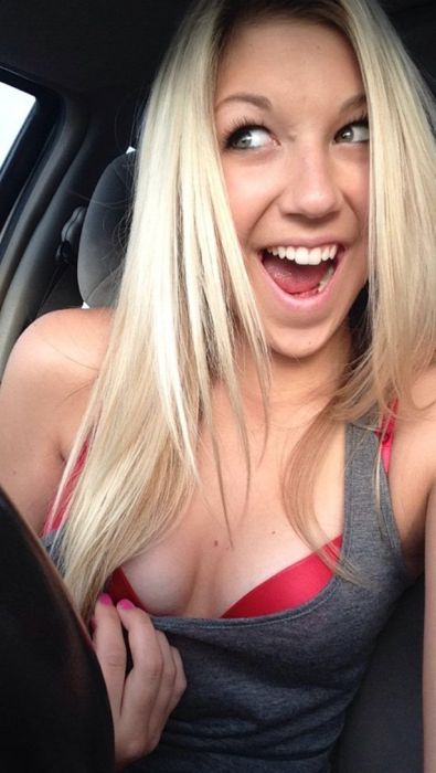 Cleavage Is Never A Bad Thing (45 pics)