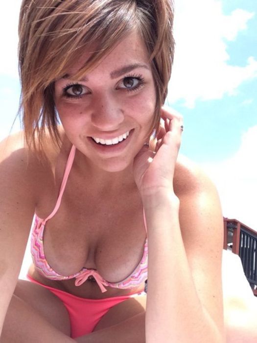 Cleavage Is Never A Bad Thing (45 pics)