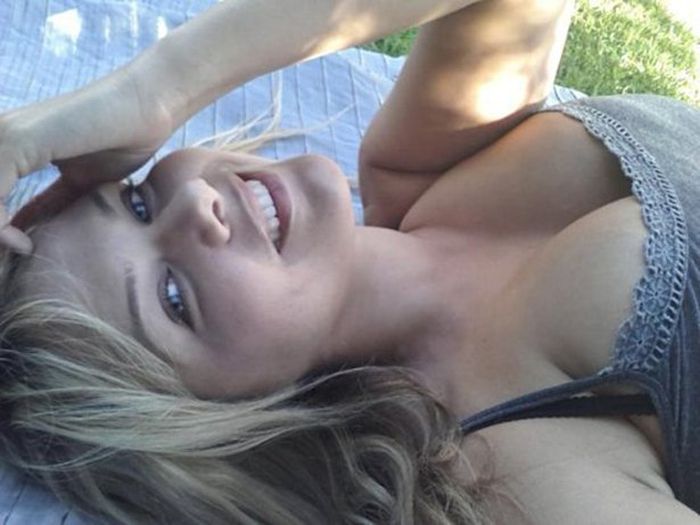 Cleavage Is Never A Bad Thing (45 pics)