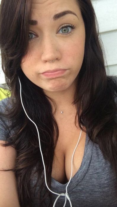 Cleavage Is Never A Bad Thing (45 pics)
