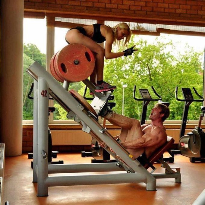 The Couple That Exercises Together Looks Good (23 pics)