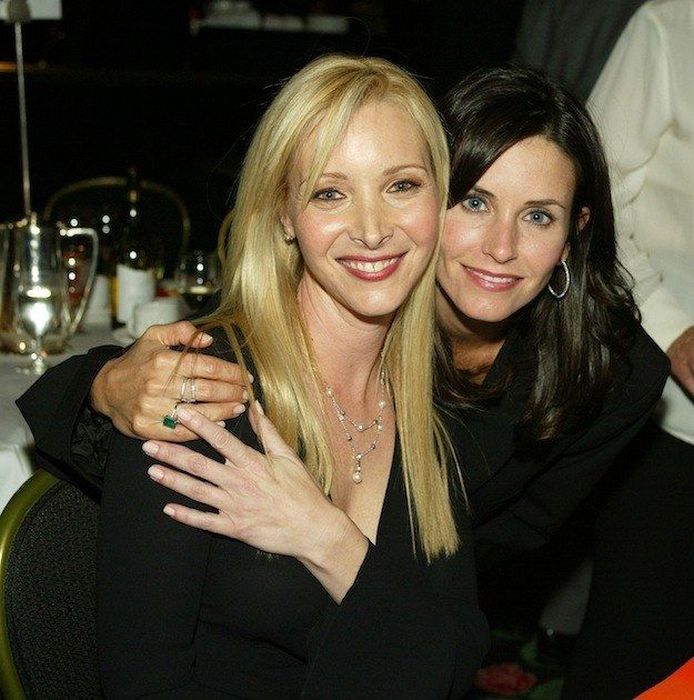 Nice To See The Cast Of "Friends" Are Really Friends (13 pics)
