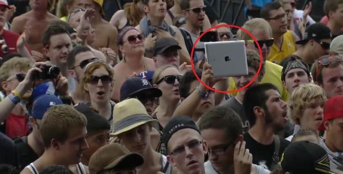 The Music Festival Experience In A Nutshell (30 pics)
