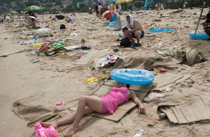 China Has Some Dirty Beaches (16 pics)