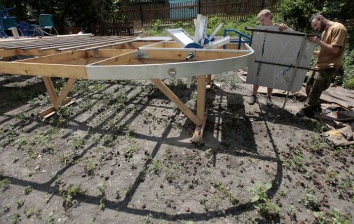 Students Build An Amazing Boat Out Of Plastic Bottles (15 pics)