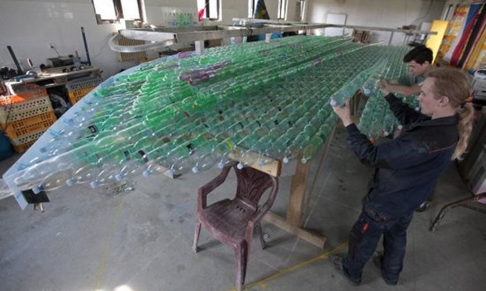 Students Build An Amazing Boat Out Of Plastic Bottles (15 pics)