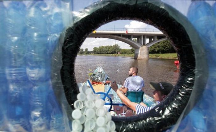 Students Build An Amazing Boat Out Of Plastic Bottles (15 pics)