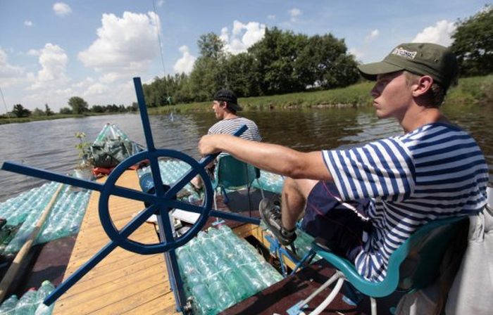 Students Build An Amazing Boat Out Of Plastic Bottles (15 pics)