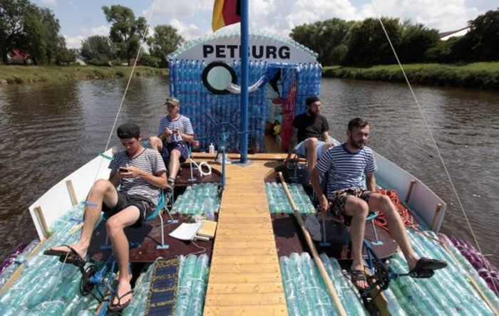 Students Build An Amazing Boat Out Of Plastic Bottles (15 pics)