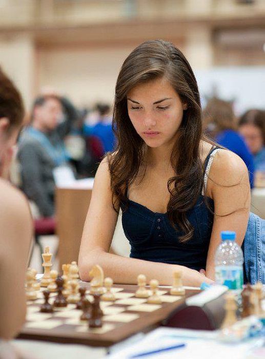 This Is The Hottest Chess Player On The Planet (20 pics)