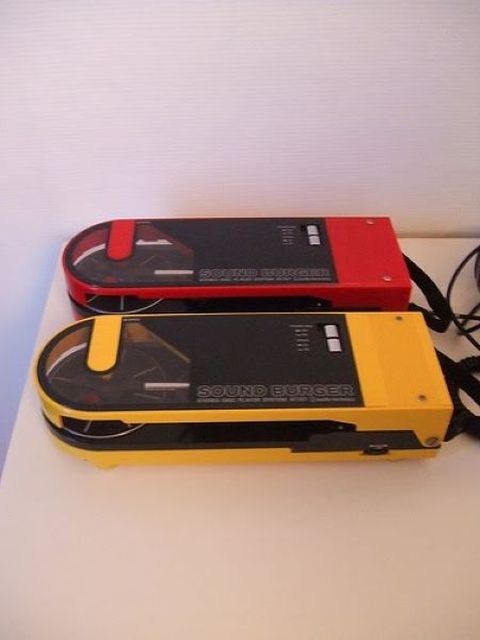 Weird Looking Portable Record Player (7 pics)