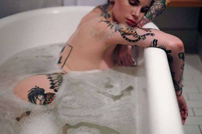 Girls And Tattoos Go Good Together (46 pics)