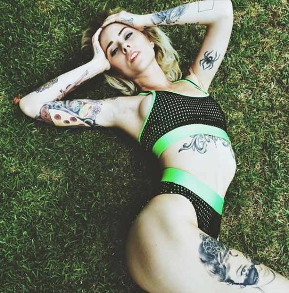 Girls And Tattoos Go Good Together (46 pics)