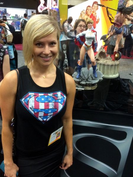 Was This The Hottest Girl At Comic Con? (6 pics)